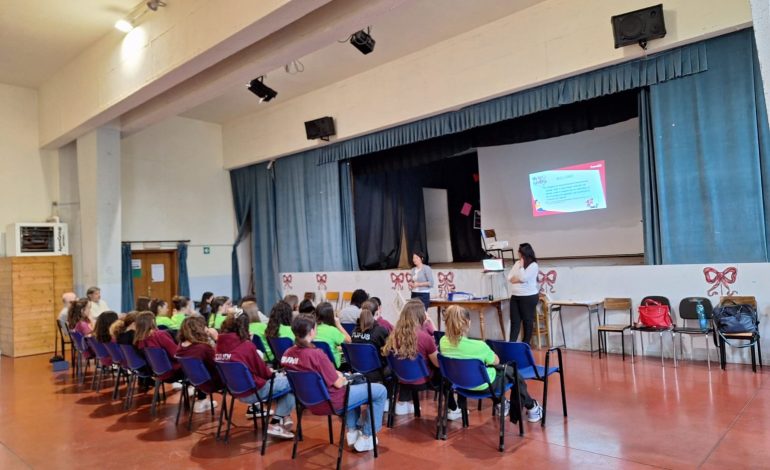 Terrecablate, la lezione “Ma tu ci credi” approda al Cus per le giovani atlete del volley