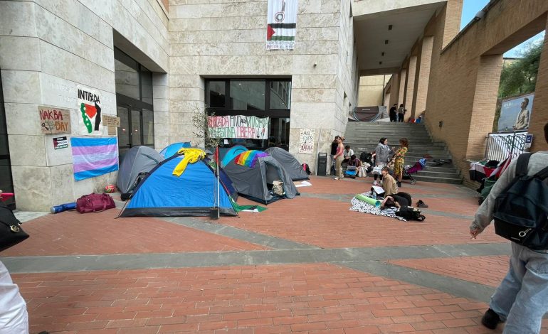 Tende pro Palestina, nel pomeriggio gli studenti in conclave scelgono se proseguire l’occupazione