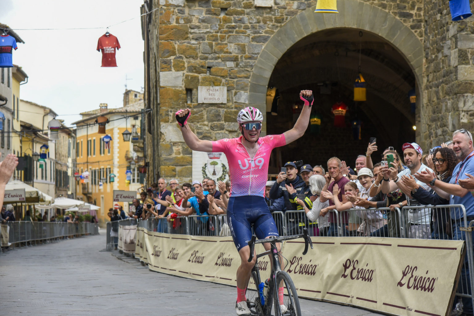 L’irlandese Conor Murphy ha vinto la quarta edizione di Eroica juniores – coppa Andrea Meneghelli