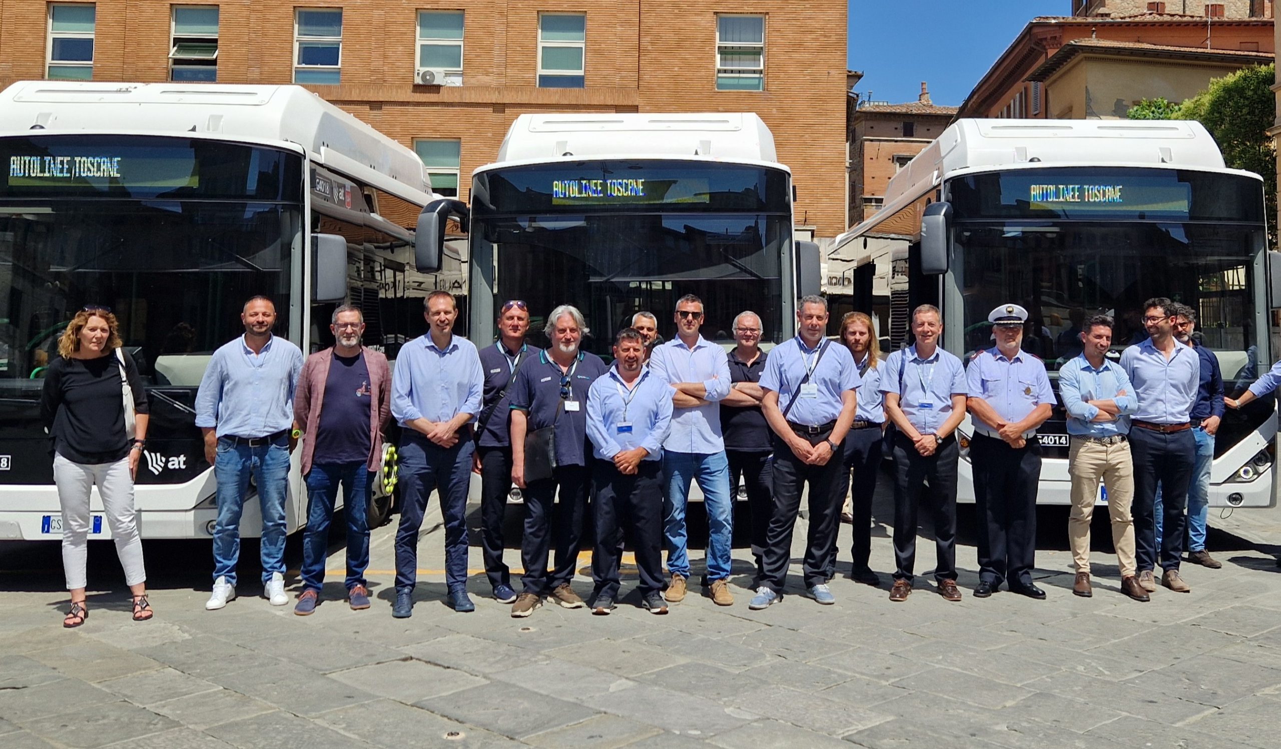 Siena, la flotta bus di At sempre più green. Arrivano 14 nuovi mezzi urbani alimentati a gas metano rifornibili nell’impianto dei Due Ponti