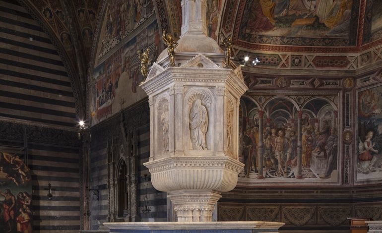 Il Fonte battesimale del Duomo di Siena restaurato. Torna a risplendere lo straordinario capolavoro in marmo, bronzo dorato e rame smaltato realizzato da Donatello, Jacopo della Quercia, Ghiberti e Giovanni di Turino