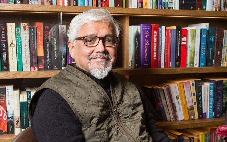 Unisi, laurea ad honorem in Lettere Moderne a Amitav Ghosh