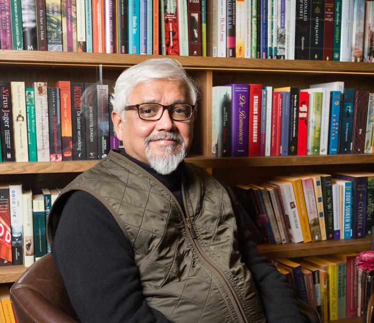 Unisi, laurea ad honorem in Lettere Moderne a Amitav Ghosh