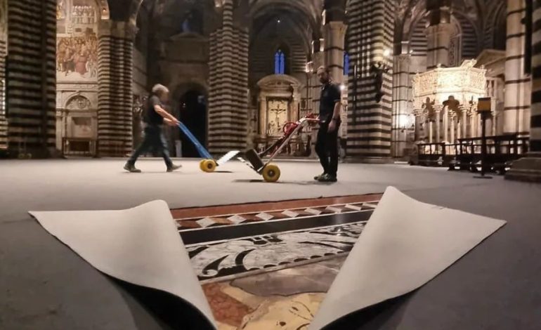 Scoperto il pavimento a commesso marmoreo della Cattedrale di Siena