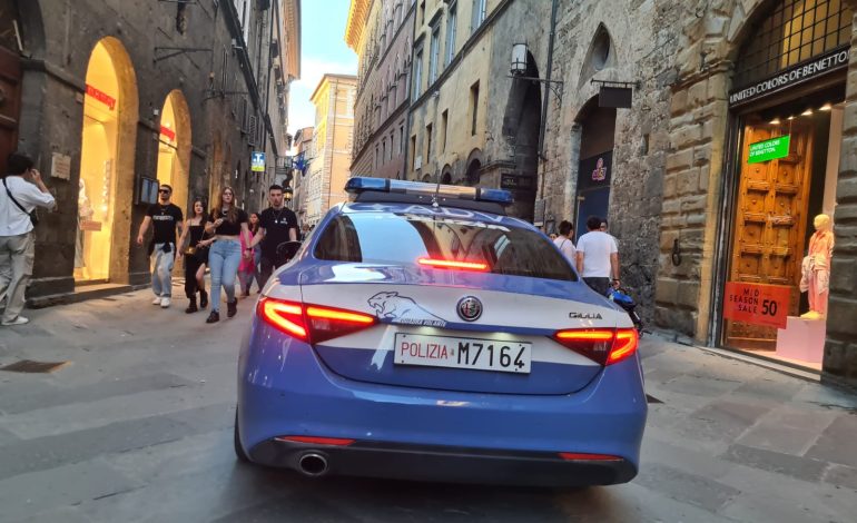 Individuato e denunciato il presunto autore del doppio furto in centro, a Siena