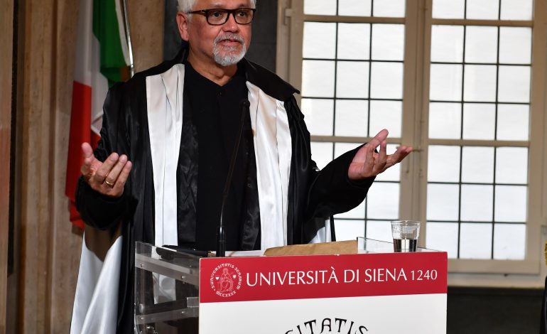 Unisi, laurea ad honorem in Lettere Moderne a Amitav Ghosh