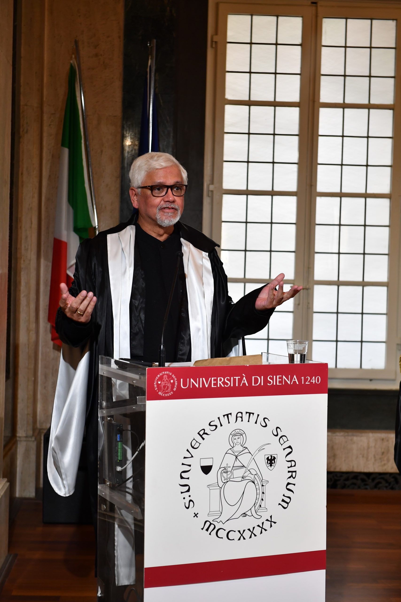 Unisi, laurea ad honorem in Lettere Moderne a Amitav Ghosh