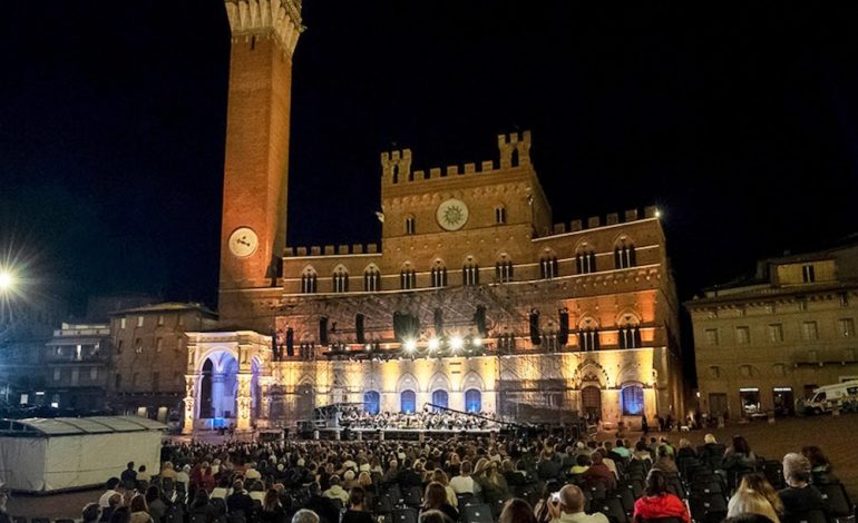 Dalla musica sinfonica d’eccellenza al blues rock. Tornano i grandi concerti in Piazza del Campo