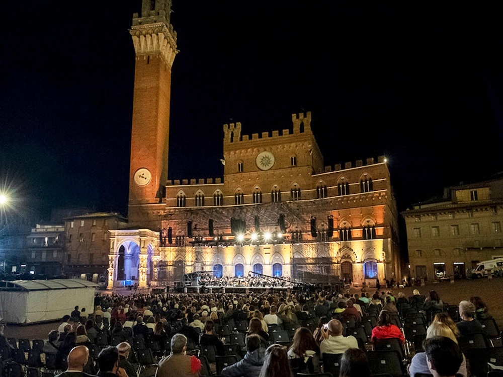 Dalla musica sinfonica d’eccellenza al blues rock. Tornano i grandi concerti in Piazza del Campo