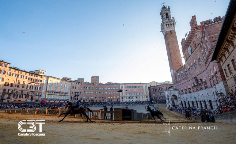 Palio, in nove ammessi alla Tratta. Prove di notte per Zio Frac e Tale e Quale