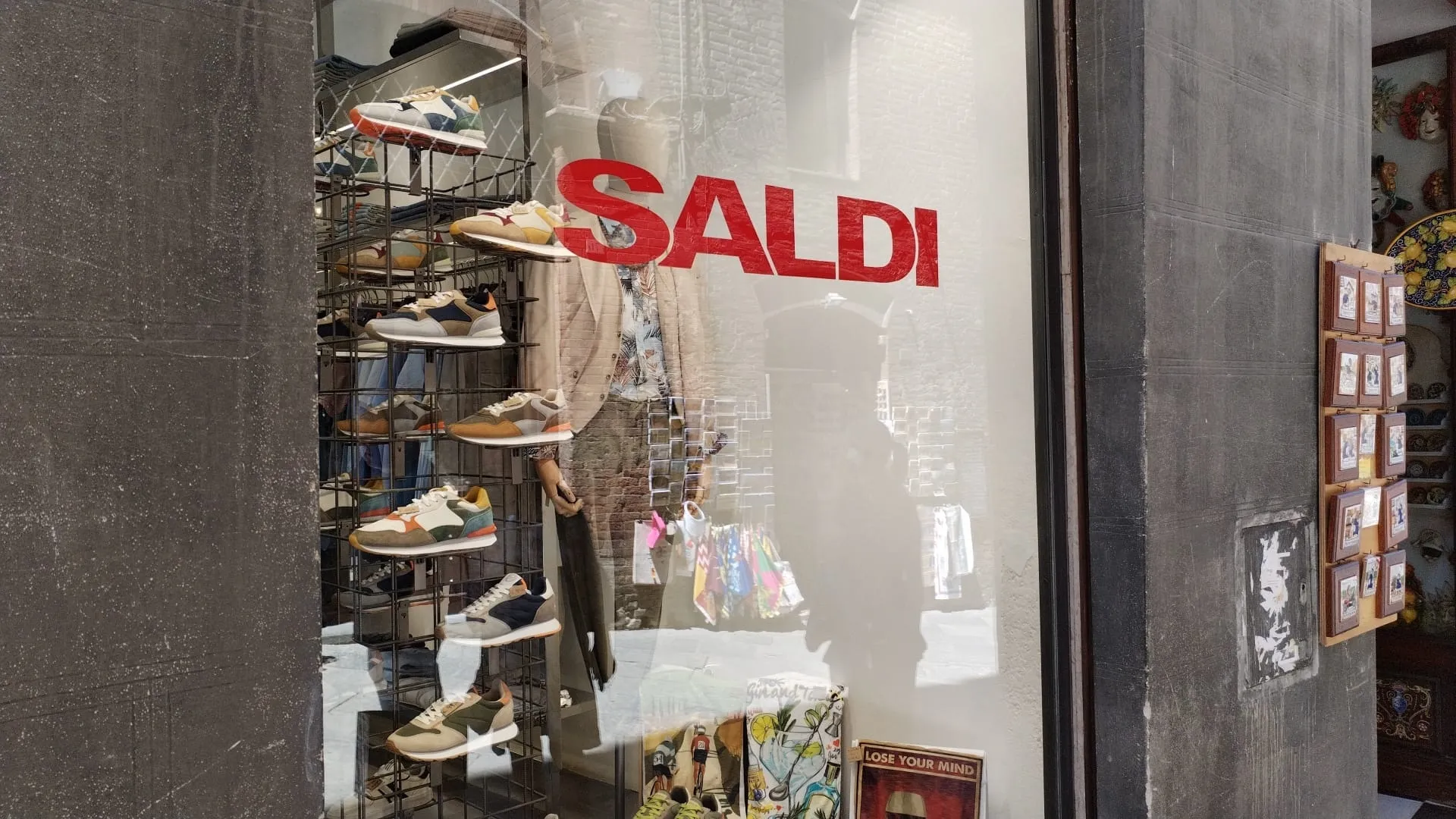 Saldi estivi, pareri contrastanti tra i commercianti