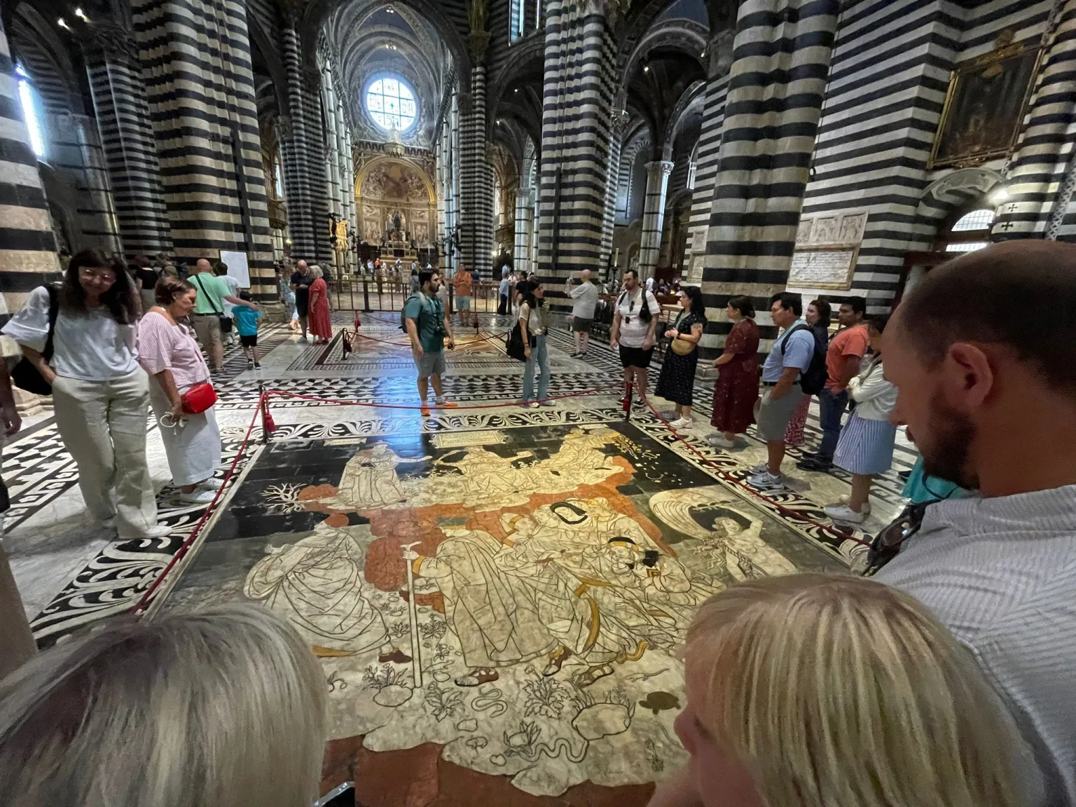 Duomo, si svela la meraviglia del pavimento: seconda scopertura straordinaria per il “libro di marmo”