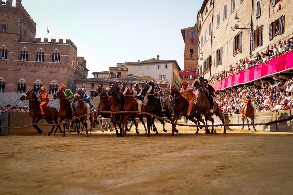 Palio 16 agosto, effettuata la segnatura dei dieci fantini