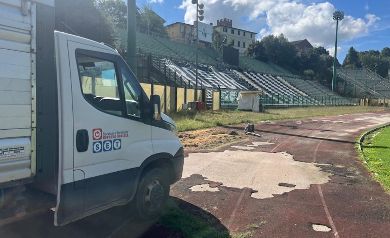 Proseguono i lavori di pulizia allo stadio Franchi. Cantiere dell’amministrazione comunale in collaborazione con Sigerico