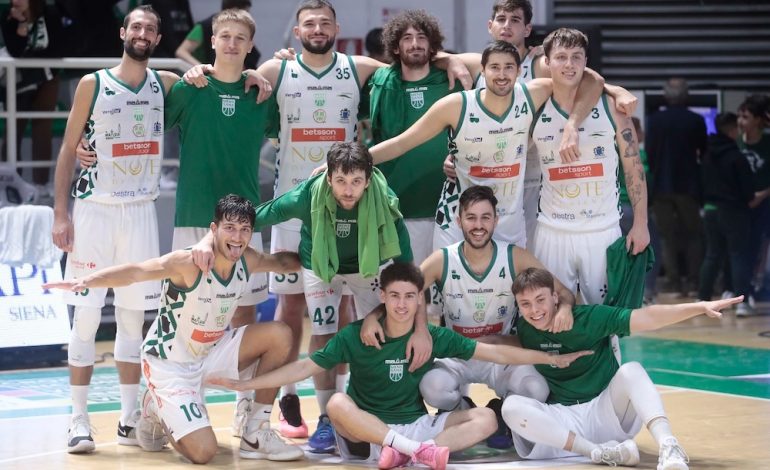 Mens Sana, buona la prima. Battuto Arezzo con qualche brivido nel finale