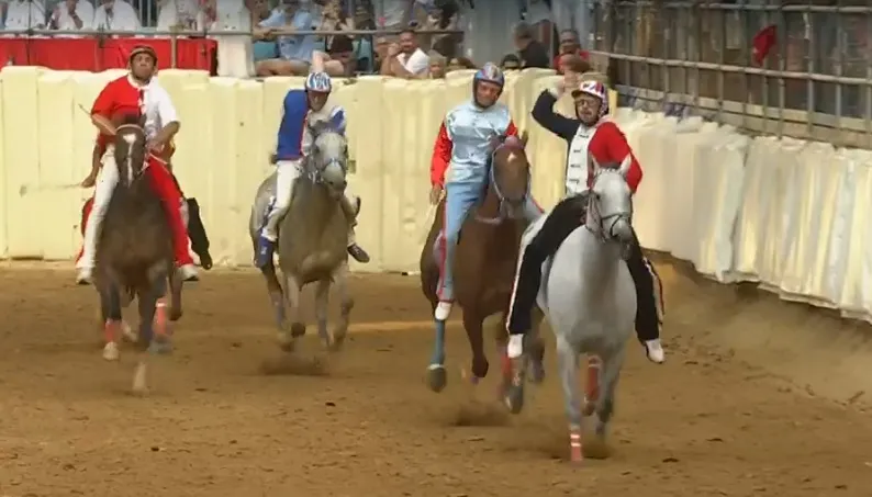 Palio di Asti: Antonio Siri domina e vince la corsa