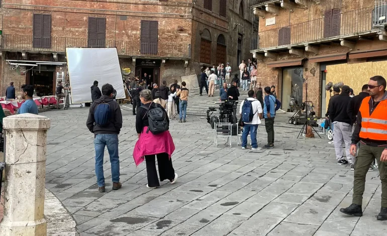 Bollywood gira in Piazza del Campo: primi ciak per ‘War 2’