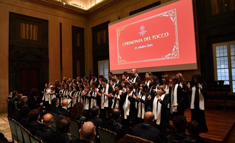 “Cerimonia del tòcco”, l’Università di Siena ha accolto le nuove Professoresse e i nuovi Professori