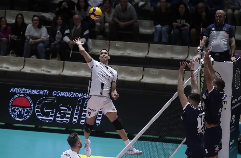 La Emma Villas Siena inizia con il piede giusto: 3-0 ad Aversa, Nelli mvp