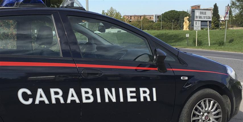 Sostante stupefacenti in casa, arrestato un venticinquenne a Colle Val d’Elsa