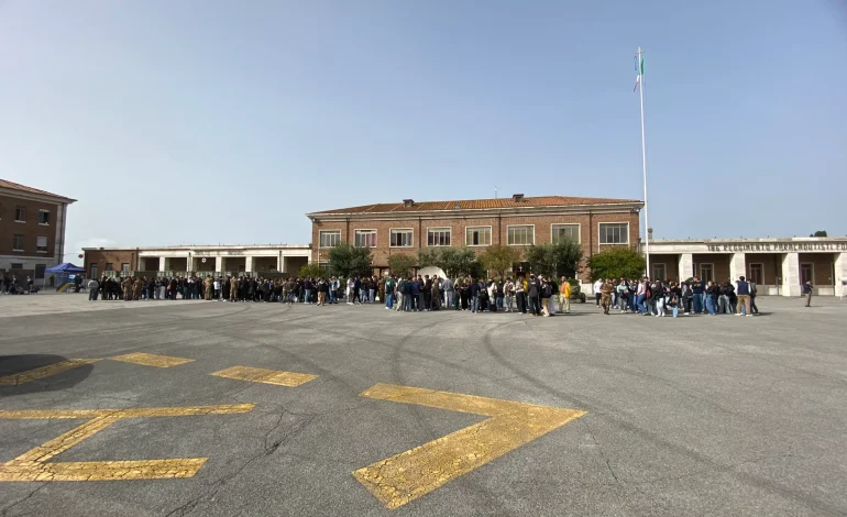 Oltre mille studenti in visita alla Caserma Bandini per gli incontri con le forze dell’ordine. Lapi: “Un momento educativo per i ragazzi”