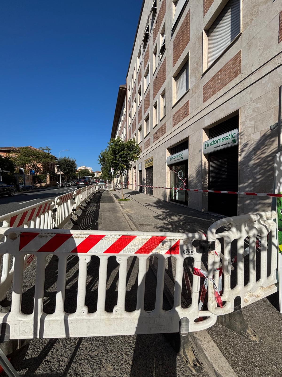 Viale Cavour Siena: caduta di un frammento di laterizio della facciata del palazzo ex Sapori