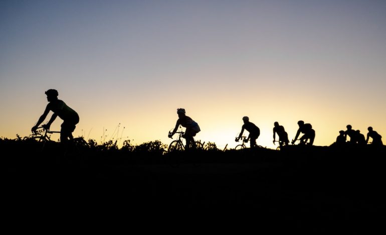 L’Eroica 2024: domani, sabato 5 ottobre, più di 4000 ciclisti eroici pedaleranno dal Chianti alla Val d’Orcia. Domenica gli altri 5000 sui tre percorsi più corti