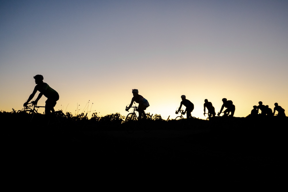 L’Eroica 2024: domani, sabato 5 ottobre, più di 4000 ciclisti eroici pedaleranno dal Chianti alla Val d’Orcia. Domenica gli altri 5000 sui tre percorsi più corti