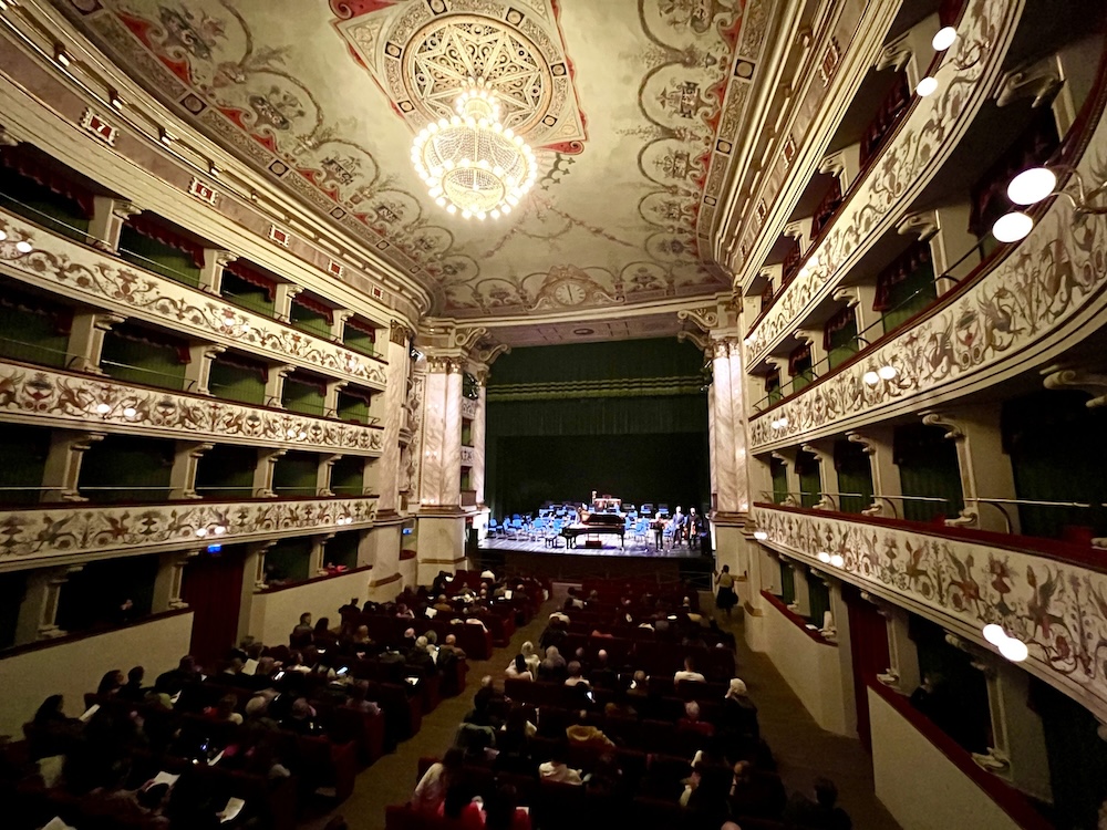 I Teatri di Siena ricordano Glauco Mauri. Sul palco il recital musicale “Madre Terra” con Grazia Di Michele