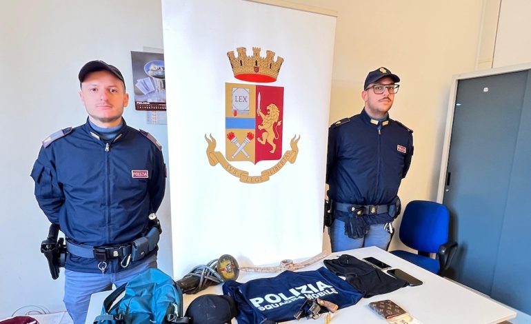 Siena, contrasto ai furti in abitazione: la Polizia arresta due italiani nella flagranza dei reati di porto abusivo d’arma e ricettazione