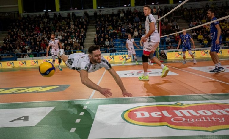 Pallavolo, l’Emma Villas cade 3-1 a Prata di Pordenone