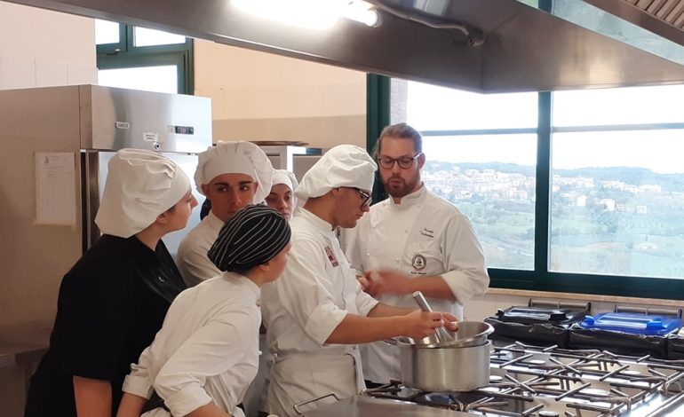 I cuochi di domani s’incontrano a Chianciano. La pasta 3D del Santa Chiara Lab nel menu per la raccolta fondi Telethon