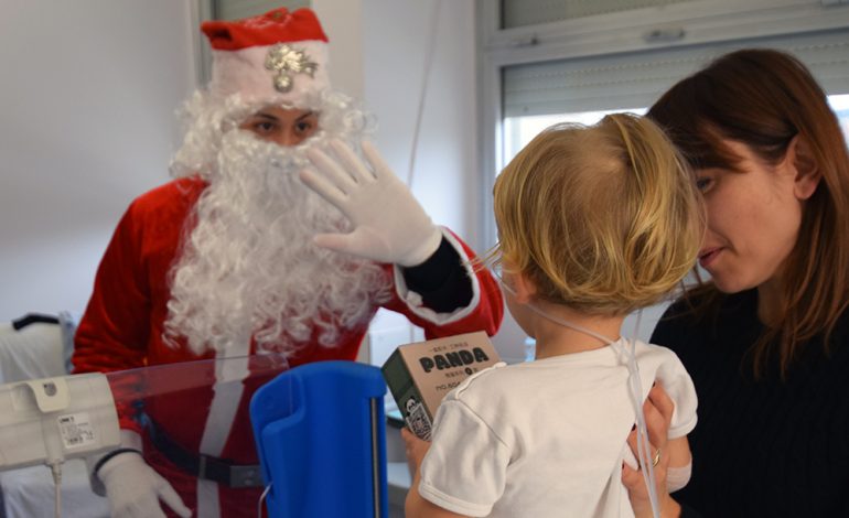 Tanti regali per i piccoli pazienti de Le Scotte: Babbo Natale dei Carabinieri arriva insieme a Magnolia, splendido esemplare di Cavallino di Monterufoli