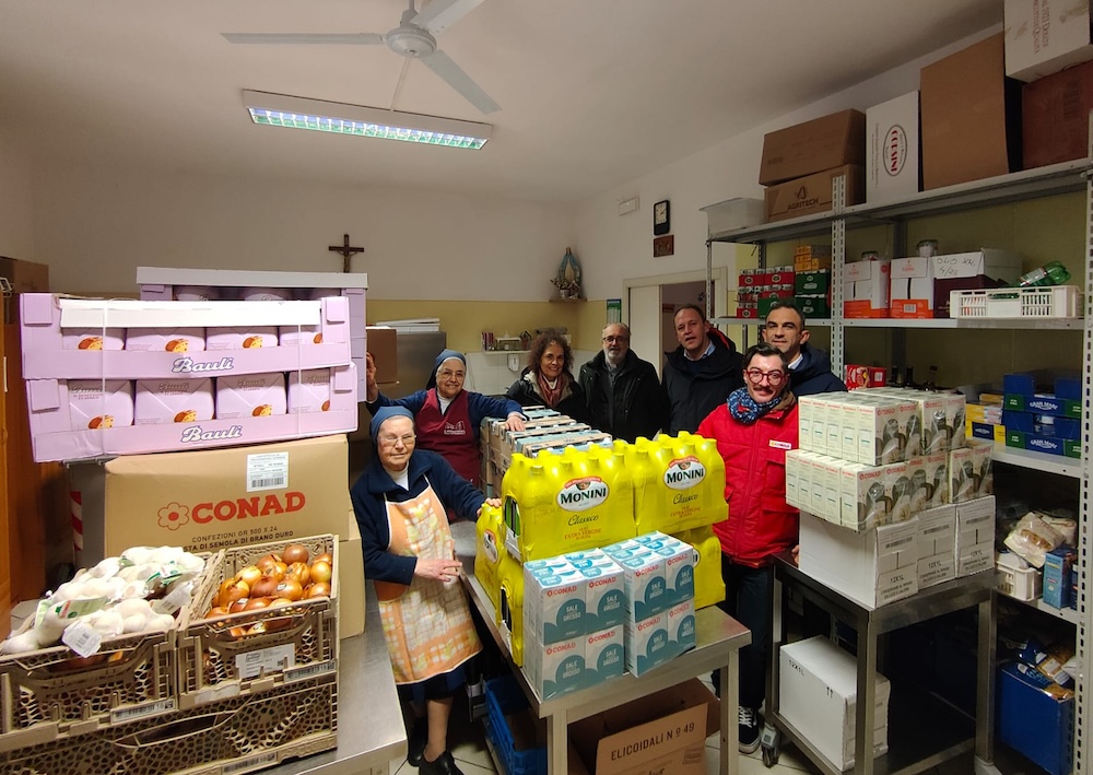 Natale, le donazioni di Conad e Opera Laboratorio per la Caritas di Siena