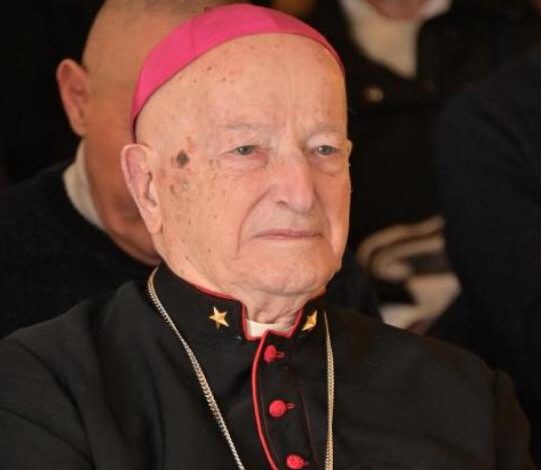 Compie 100 anni Monsignor Bonicelli, arcivescovo emerito di Siena