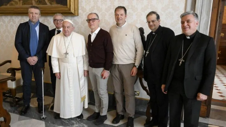 Papa Francesco compie 88 anni e il cardinale Lojudice porta gli auguri dei lavoratori Beko: “Li ha accolti e li sostiene”