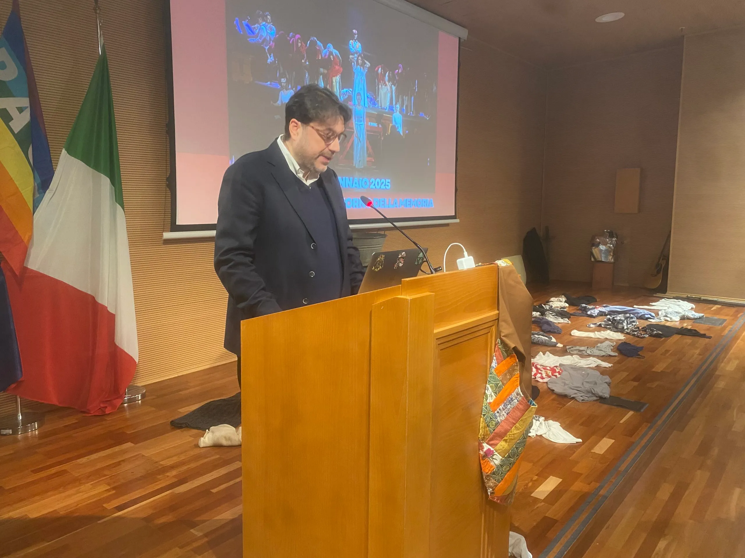 L’Università per stranieri celebra il Giorno della Memoria con oltre 350 alunni del liceo. Montanari: “Dite no alle ingiustizie”