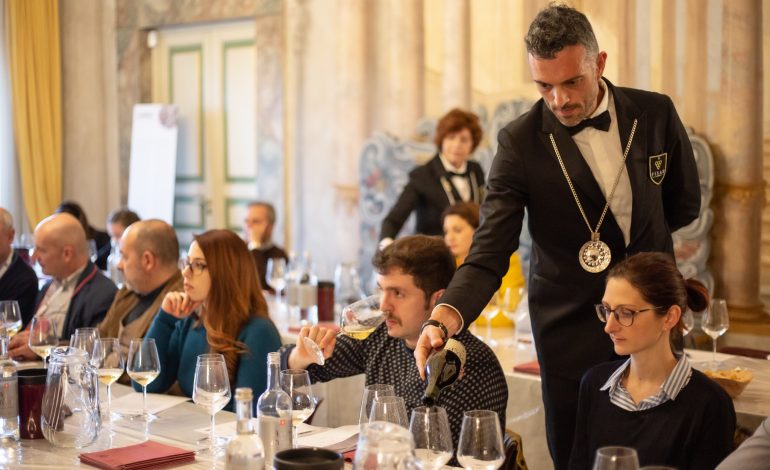 L’eleganza delle bolle d’Italia, l’alchimia dei vini passiti, i grandi rossi toscani nelle Masterclass di Wine&Siena