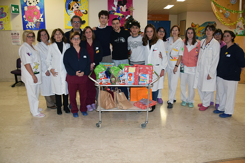 Un gesto d’amore da Siena: Gli studenti del Piccolomini portano gioia in ospedale