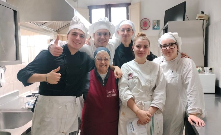 “Solidarietà a tavola” torna alla mensa di San Girolamo. Gli studenti dell’Alberghiero coinvolti nel progetto di Terrecablate