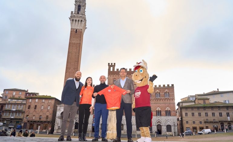 Cresce l’attesa per il weekend di Strade Bianche. Vegni: “Ci sarà Pogacar”. Estra title sponsor della Gran Fondo, con 6.500 partecipanti al via