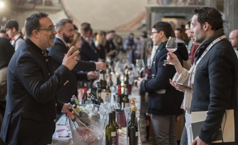 Wine&Siena 2025 aderisce a “La bottiglia della solidarietà per aiutare un padre in difficoltà”