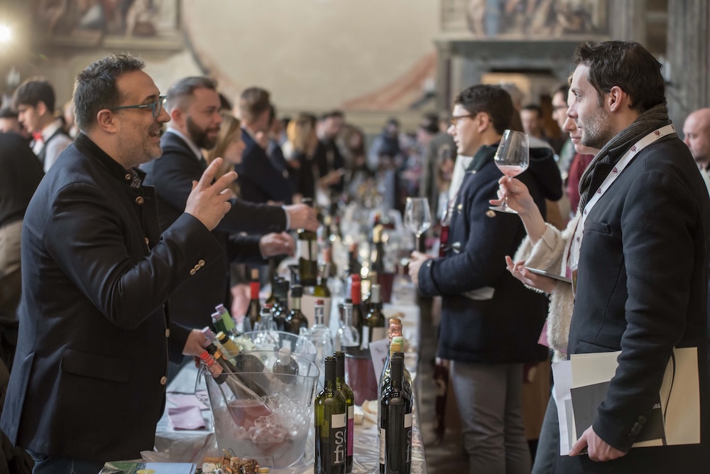 Wine&Siena 2025 aderisce a “La bottiglia della solidarietà per aiutare un padre in difficoltà”