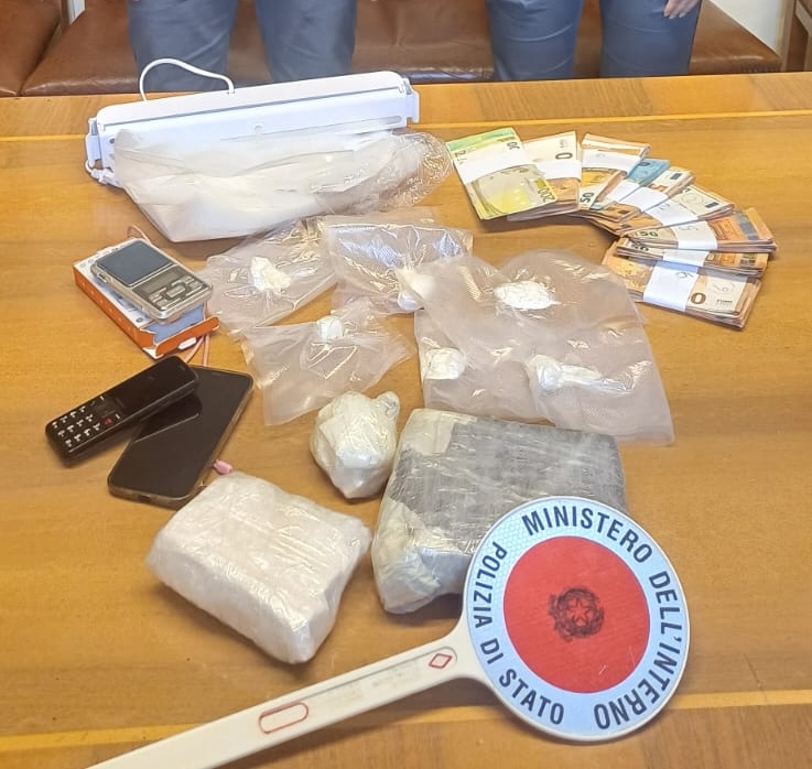 Siena, arrestata una donna di 36 anni trovata in possesso di oltre 1 kg di cocaina