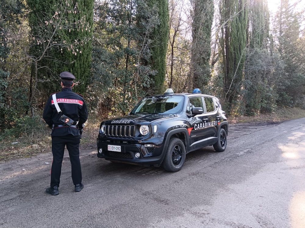 Vagliagli, smantellato bivacco di spacciatori nel bosco