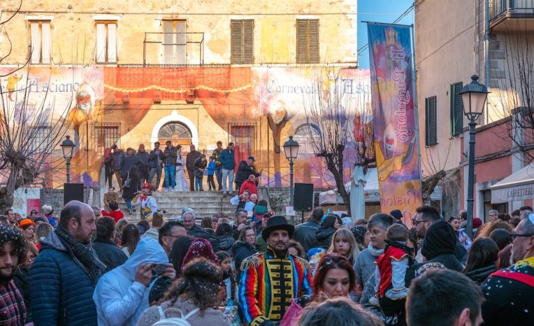 Il Carnevale di Asciano festeggia 50 edizioni: tutti gli eventi in programma dal 16 febbraio al 2 marzo nel cuore delle Crete Senesi