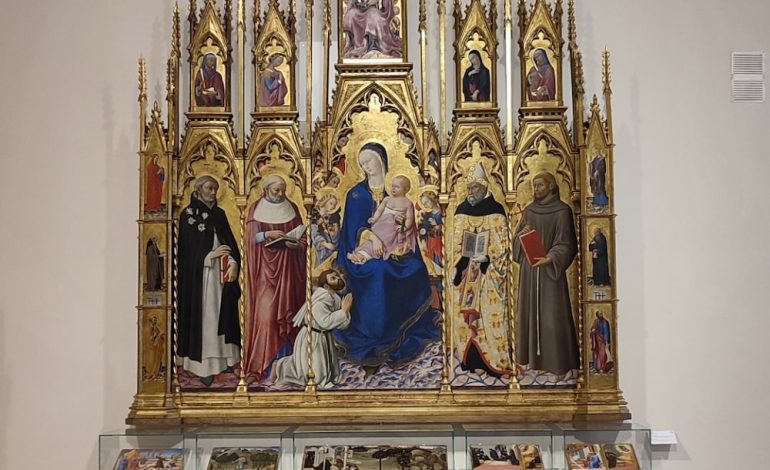 “Incontro con il Louvre”: visite guidate gratuite al Polittico dei Gesuati, capolavoro di Sano di Pietro ricomposto nella Pinacoteca di Siena