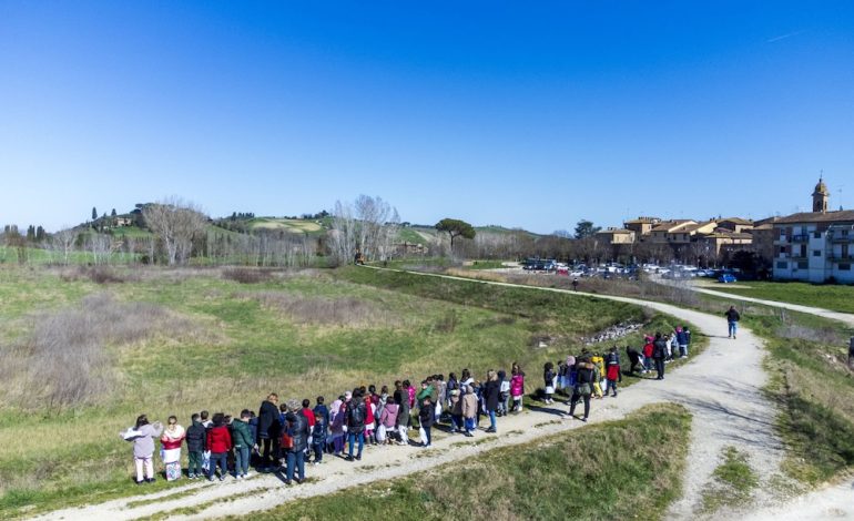 “Argini Fioriti”, il 23 maggio 70 bambini della Pascoli di Buonconvento ascolteranno i primi risultati del progetto del Consorzio di Bonifica 6 Toscana Sud