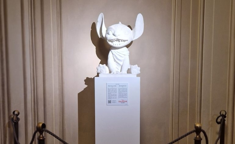 Stitch, l’alieno Disney alla Galleria dell’Accademia di Firenze incontra il David di Michelangelo in un video