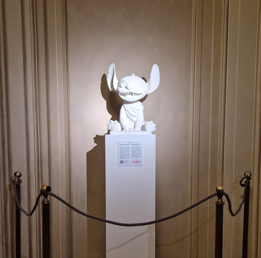 Stitch, l’alieno Disney alla Galleria dell’Accademia di Firenze incontra il David di Michelangelo in un video